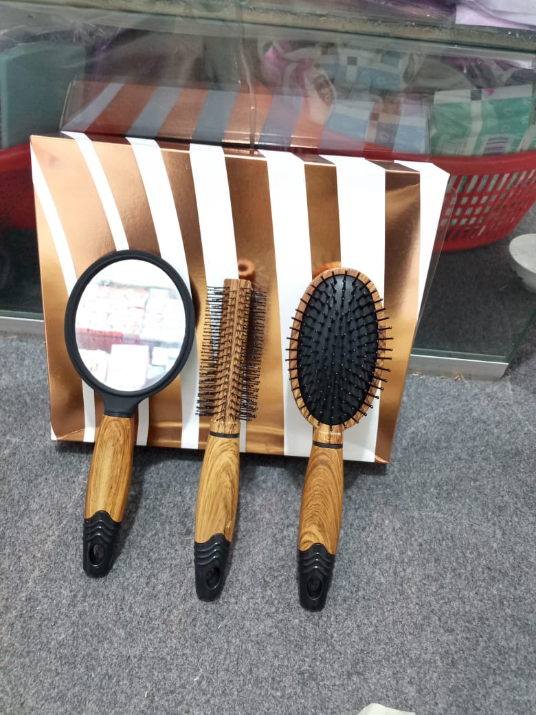 3‑Piece Hairbrush & Mirror Set | Elegant Wood Finish | Grooming & Styling Essentials